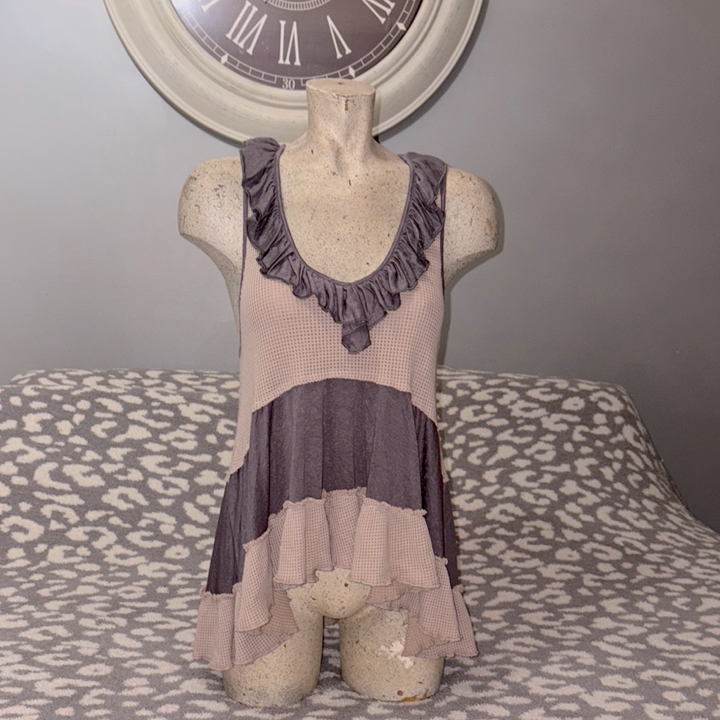Pol Waffle Knit Tiered Ruffled Sleeveless Top - Gray And Cream Free Lounge Short